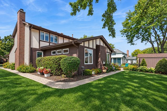1251 N Scarlet Drive, Addison, IL 60101