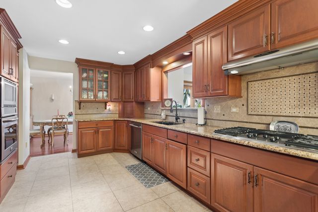 1251 N Scarlet Drive, Addison, IL 60101