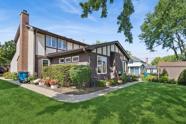 1251 N Scarlet Drive, Addison, IL 60101
