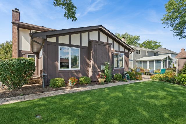 1251 N Scarlet Drive, Addison, IL 60101