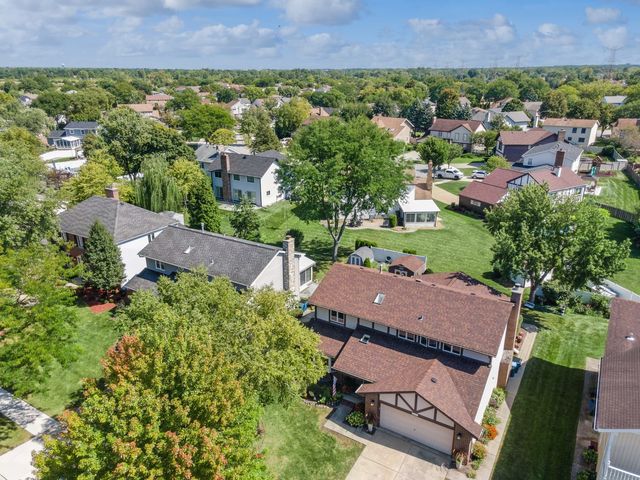 1251 N Scarlet Drive, Addison, IL 60101