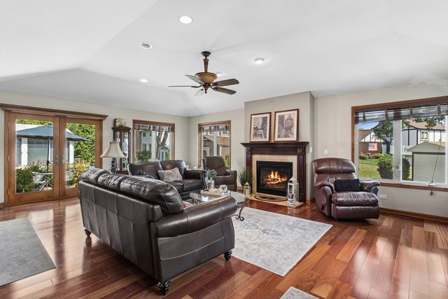 1251 N Scarlet Drive, Addison, IL 60101
