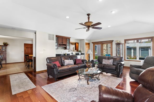 1251 N Scarlet Drive, Addison, IL 60101