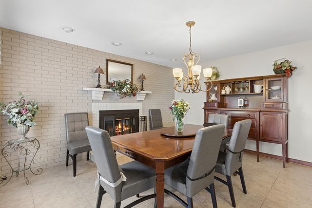 1251 N Scarlet Drive, Addison, IL 60101