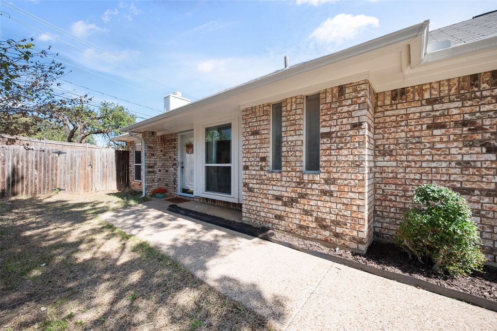 7437 Little Rock Lane, Fort Worth, TX 76120 — photo 4