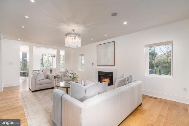 3001 FOXHALL RD NW, Washington, DC 20016