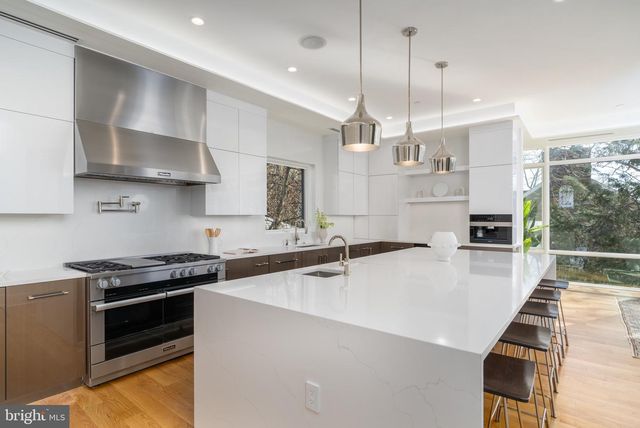 3001 FOXHALL RD NW, Washington, DC 20016