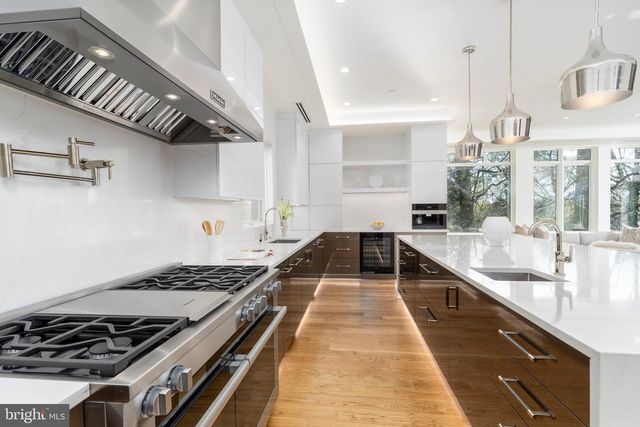 3001 FOXHALL RD NW, Washington, DC 20016