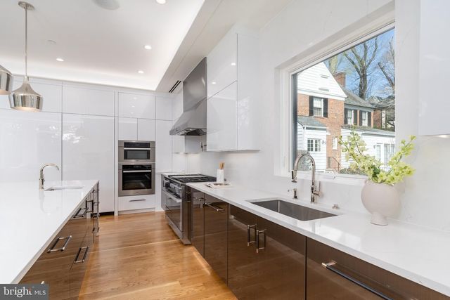 3001 FOXHALL RD NW, Washington, DC 20016