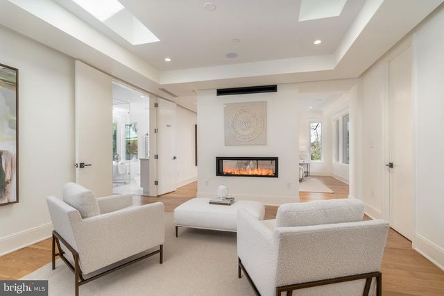 3001 FOXHALL RD NW, Washington, DC 20016