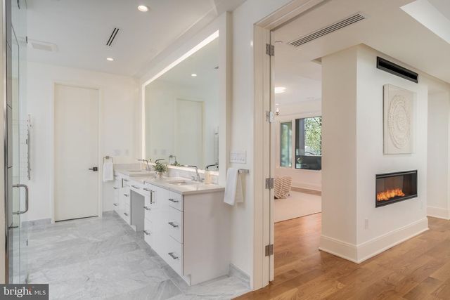 3001 FOXHALL RD NW, Washington, DC 20016