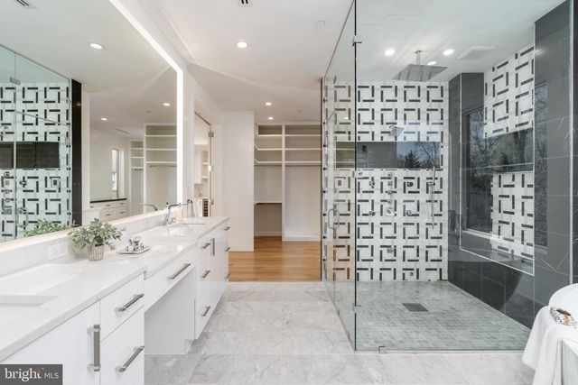 3001 FOXHALL RD NW, Washington, DC 20016