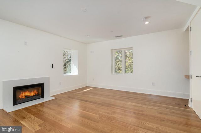 3001 FOXHALL RD NW, Washington, DC 20016