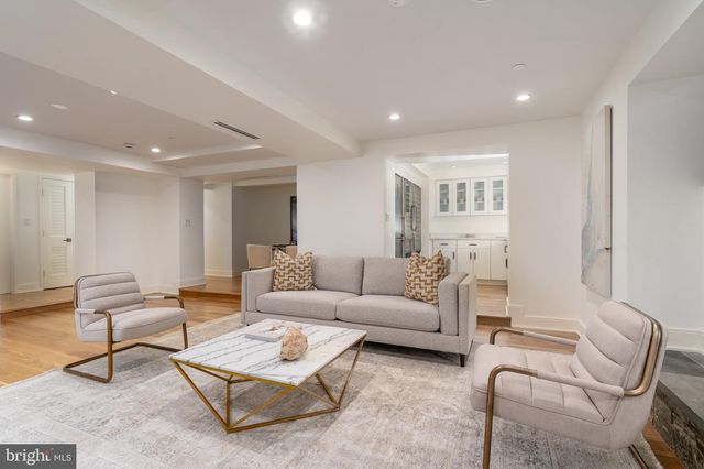 3001 FOXHALL RD NW, Washington, DC 20016