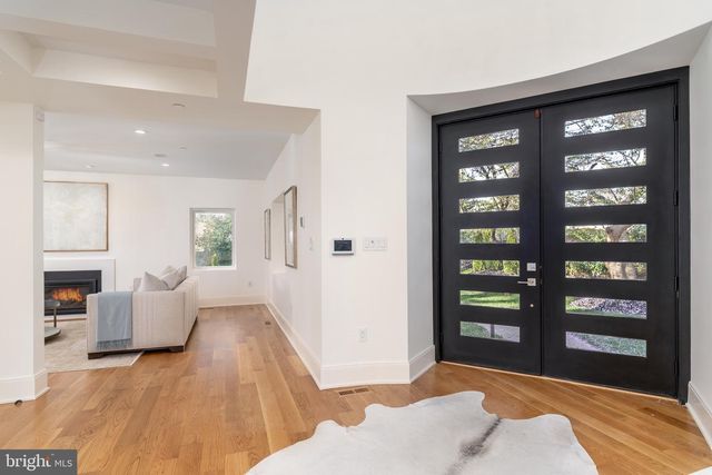 3001 FOXHALL RD NW, Washington, DC 20016