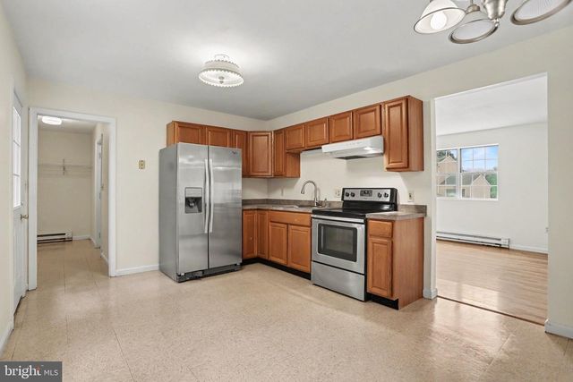 1119 CLOVERTON DR, Columbia, PA 17512