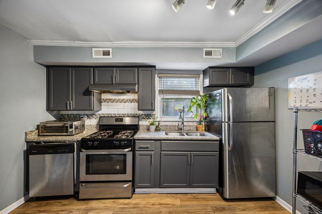 9824 S Campbell Avenue, Evergreen Park, IL 60805