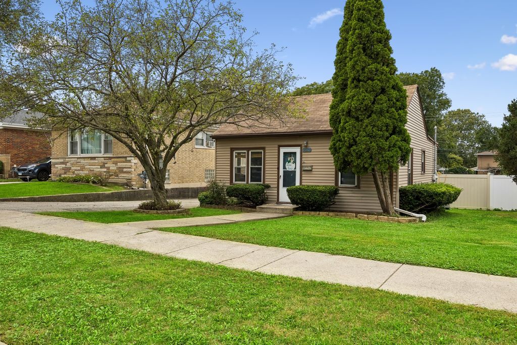9824 S Campbell Avenue, Evergreen Park, IL 60805