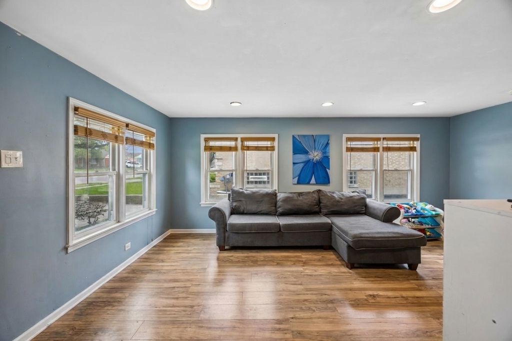 9824 S Campbell Avenue, Evergreen Park, IL 60805 — photo 2