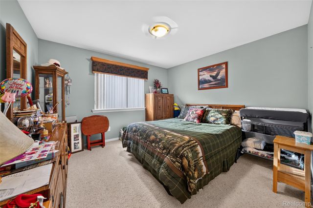 10199 Wellington Drive, Springfield Charter Township, MI 48348