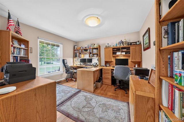 10199 Wellington Drive, Springfield Charter Township, MI 48348