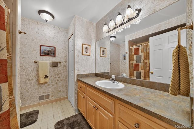 10199 Wellington Drive, Springfield Charter Township, MI 48348
