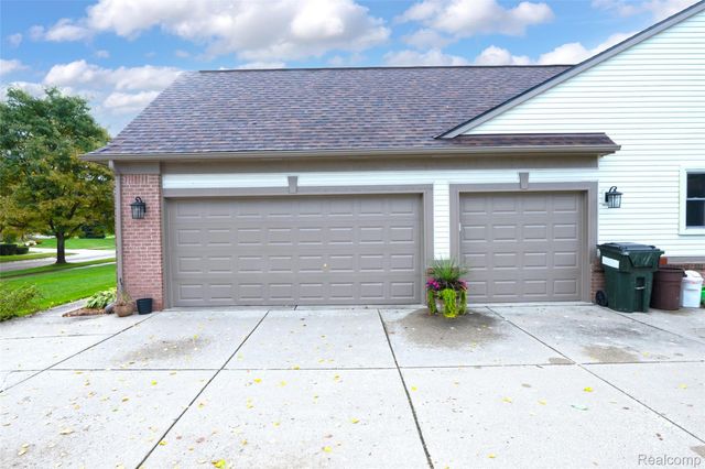 10199 Wellington Drive, Springfield Charter Township, MI 48348