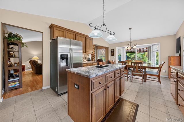10199 Wellington Drive, Springfield Charter Township, MI 48348
