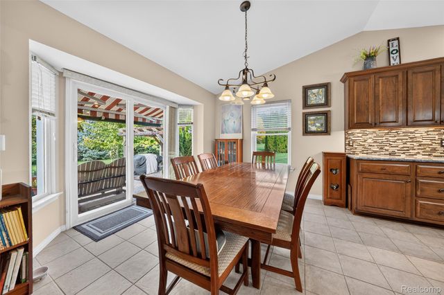 10199 Wellington Drive, Springfield Charter Township, MI 48348