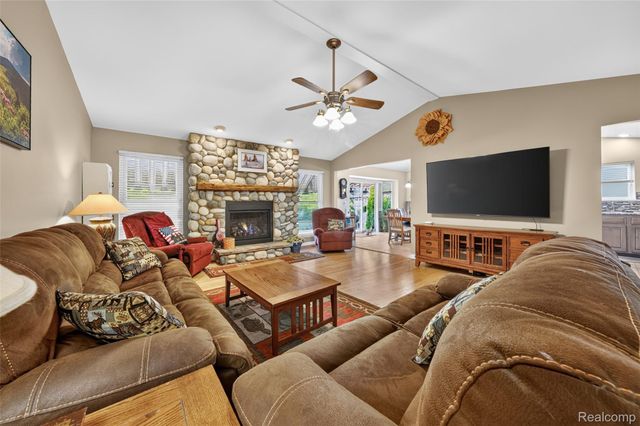 10199 Wellington Drive, Springfield Charter Township, MI 48348