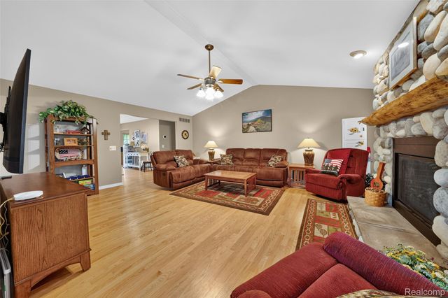 10199 Wellington Drive, Springfield Charter Township, MI 48348