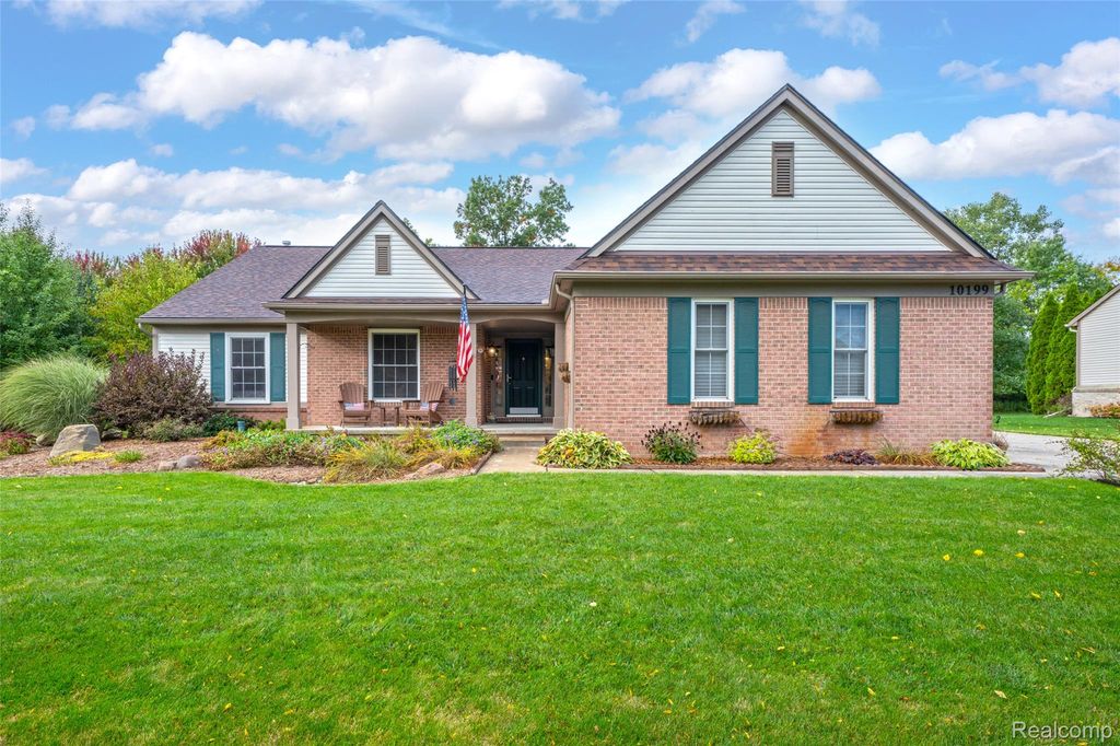 10199 Wellington Drive, Springfield Charter Township, MI 48348