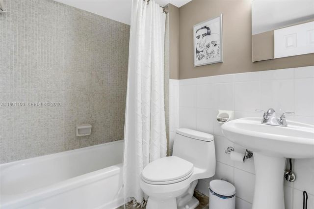 120 Royal Park Dr 4F, Oakland Park, FL 33309