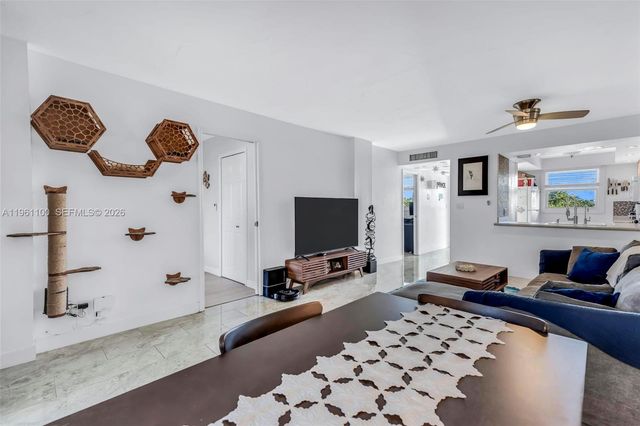 120 Royal Park Dr 4F, Oakland Park, FL 33309