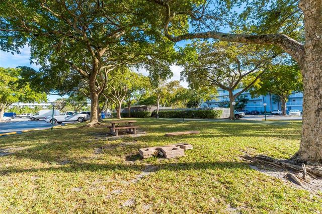 120 Royal Park Dr 4F, Oakland Park, FL 33309