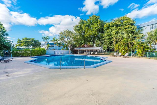 120 Royal Park Dr 4F, Oakland Park, FL 33309