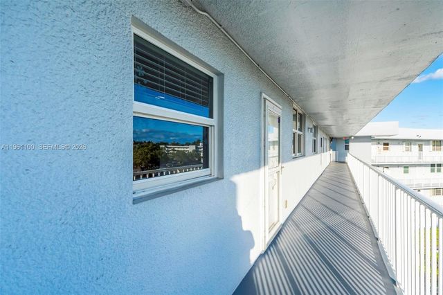 120 Royal Park Dr 4F, Oakland Park, FL 33309