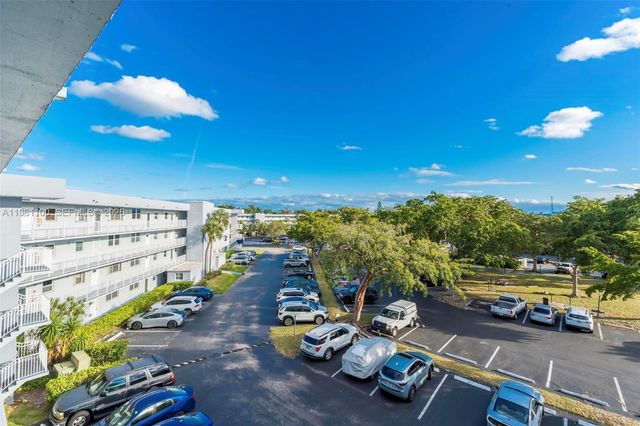 120 Royal Park Dr 4F, Oakland Park, FL 33309