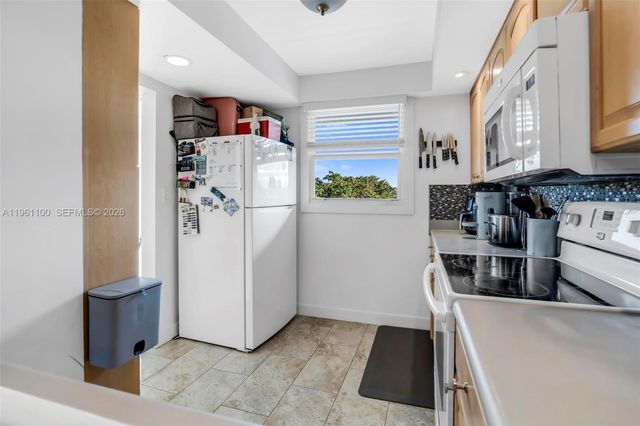 120 Royal Park Dr 4F, Oakland Park, FL 33309