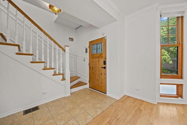 1323 E 61st Street, Chicago, IL 60637