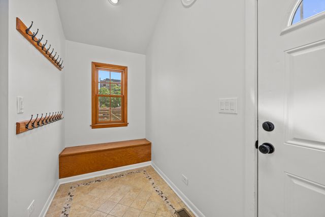 1323 E 61st Street, Chicago, IL 60637
