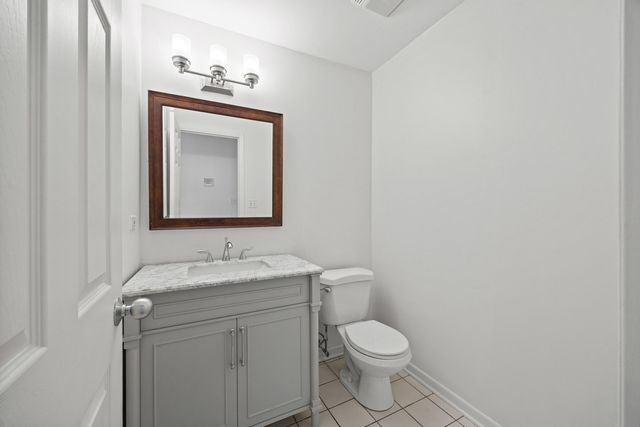 1323 E 61st Street, Chicago, IL 60637