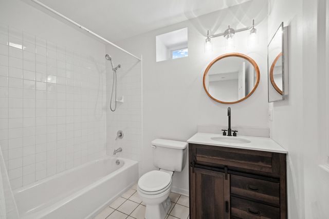 1323 E 61st Street, Chicago, IL 60637