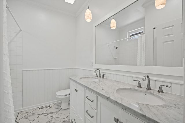 1323 E 61st Street, Chicago, IL 60637