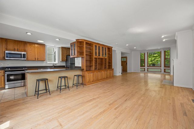 1323 E 61st Street, Chicago, IL 60637