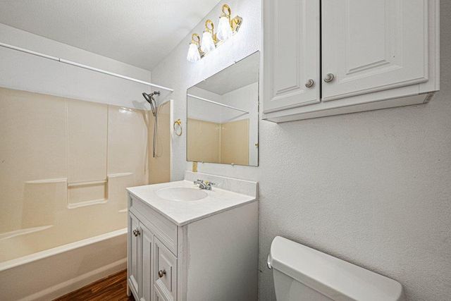 10 W El Camino Real, Wimberley, TX 78676