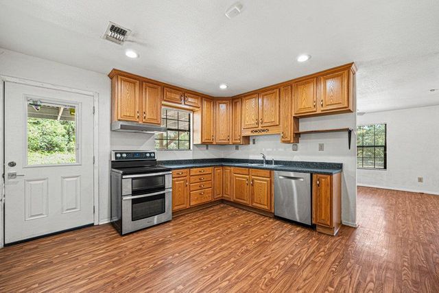 10 W El Camino Real, Wimberley, TX 78676