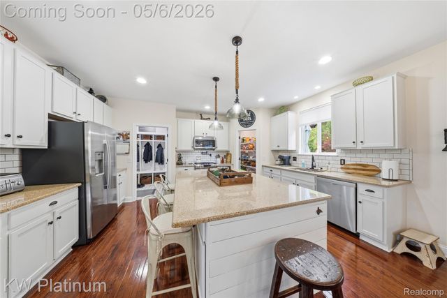 16475 Haverhill Drive, Macomb Township, MI 48044