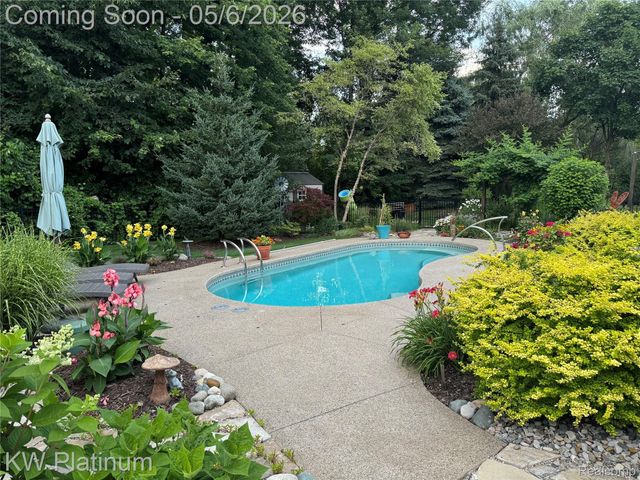 16475 Haverhill Drive, Macomb Township, MI 48044
