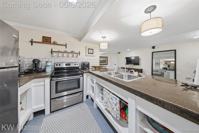 16475 Haverhill Drive, Macomb Township, MI 48044